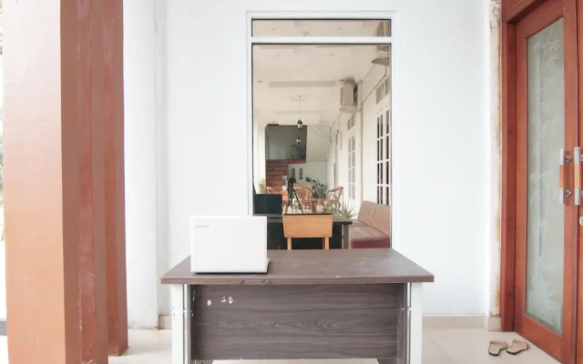 OYO 94101 Ratha Guest House Syariah