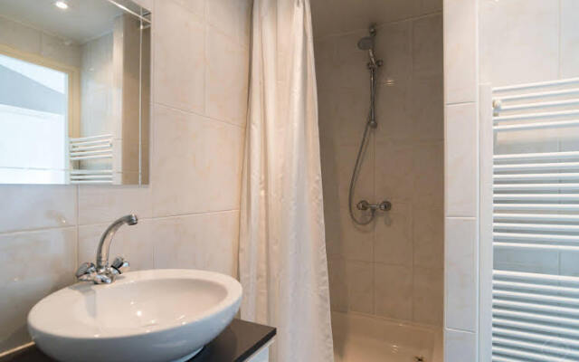 Western Docklands Area Apartments