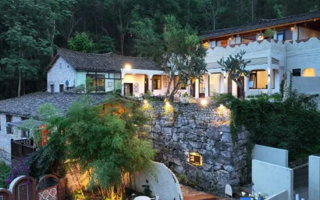 Unperturbed Garden Path Inn