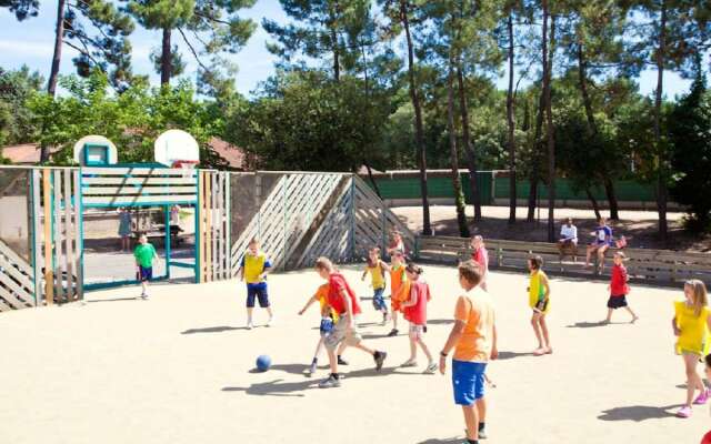 Bungalow With 2 Bedrooms in Saint-jean-de-monts, With Pool Access and