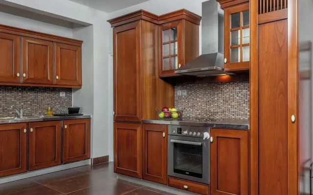 Relux Sea View 2BD Apartment by BluPine