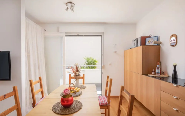 Modern apt With Terrace 4 min Walk to the Beach