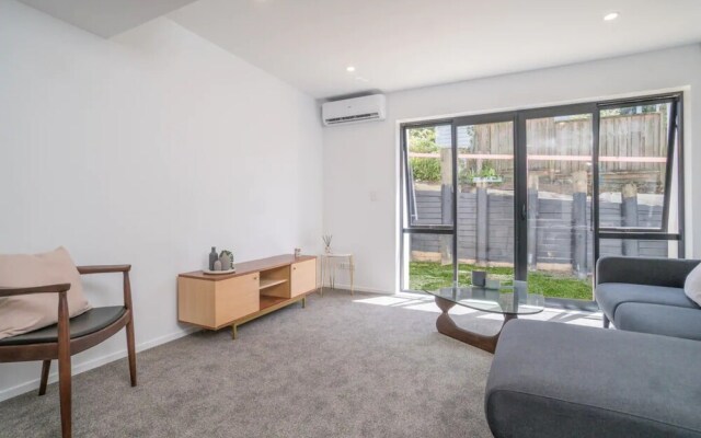 Spacious and Quiet 2 Bedroom Apartment in Ellerslie