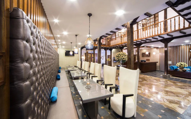 Felicia Hotel & Suites