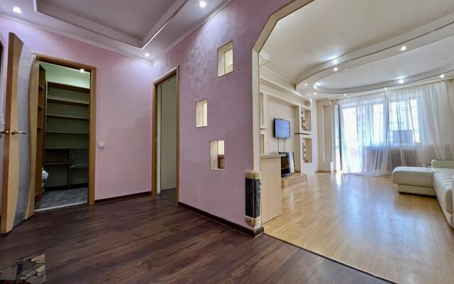 House-available on the street. Mira, 11