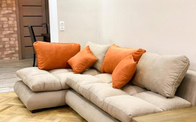 Luxury 4-Bedroom Apartment In The Center