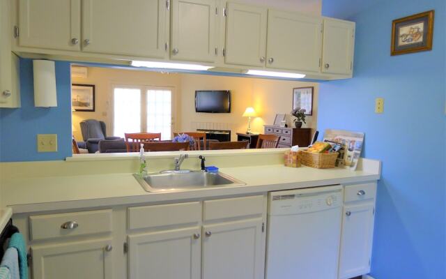 10 Gray - 2 Bedroom Condo