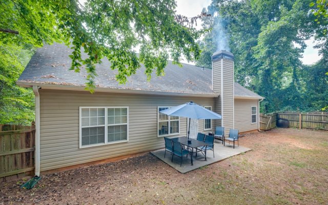 Inviting Austell Home: 14 Mi to Downtown Atlanta!