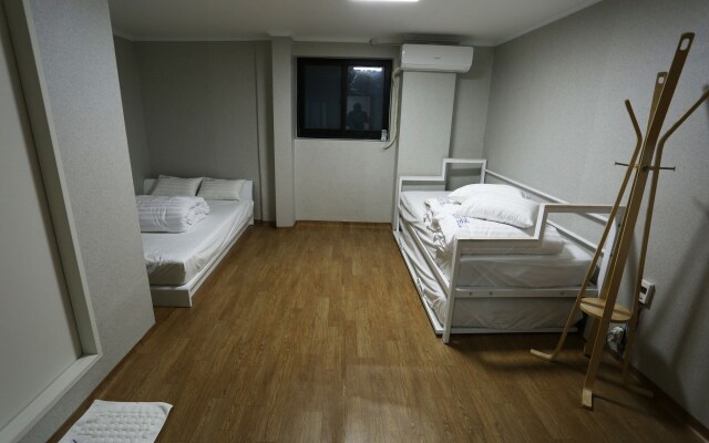 Star Hostel Myeongdong Family