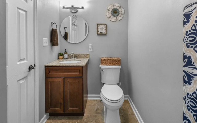 Rotties' 2 Bedroom Home by RedAwning