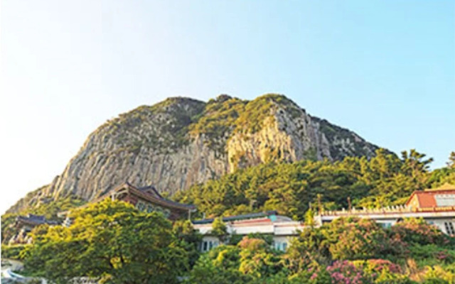 Jeju Sanbangsan Tansan Oncheon Pension