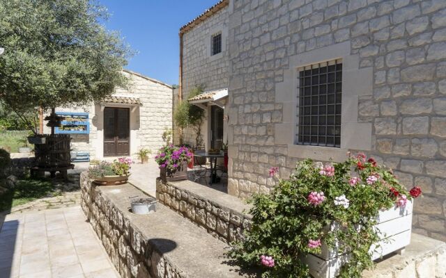 Apartment With one Bedroom in Rosolini, With Wifi