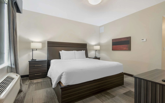 Best Western Plus Airport Inn & Suites