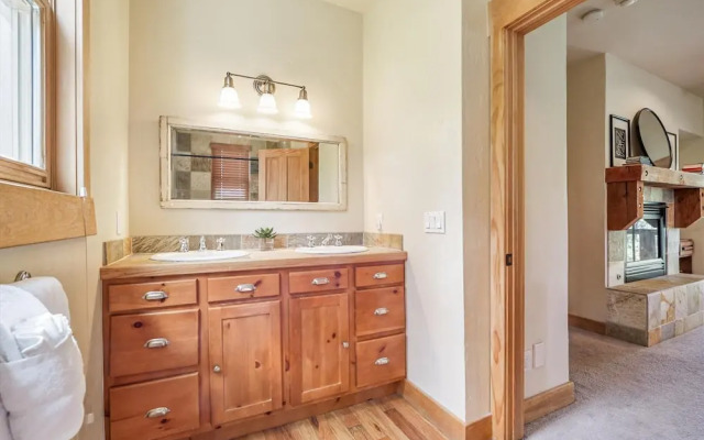 Little Bear Lodge 4 Bedroom Home