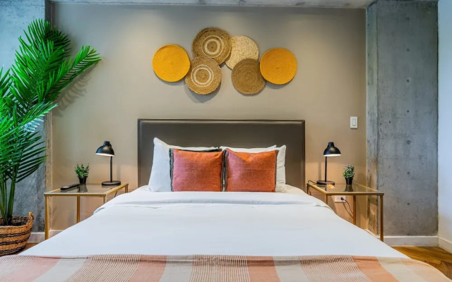 w Stylish 2BR in Plaza Herrera