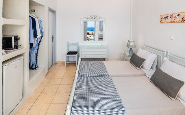 Akrotiri Hotel