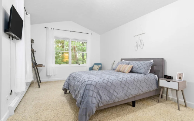 Gorgeous 2BDR Home near Downtown