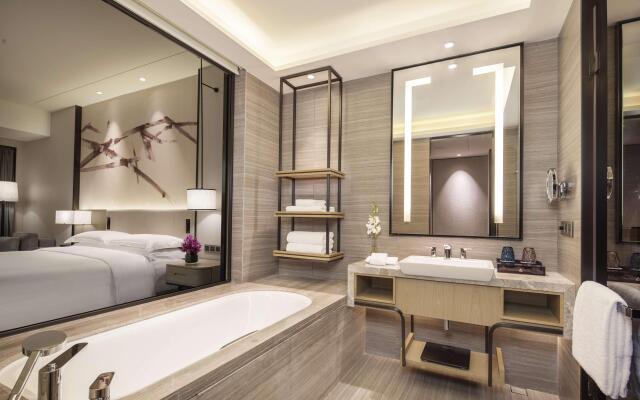 DoubleTree by Hilton Hotel Shenzhen Longhua