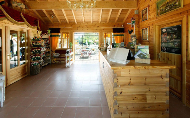 Le Village des Monédières - Slowmoov