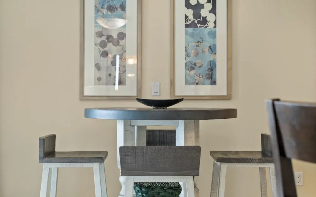 The Palms of Destin Resort by Panhandle Getaways