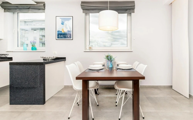 City and Sea View Apartment by Renters