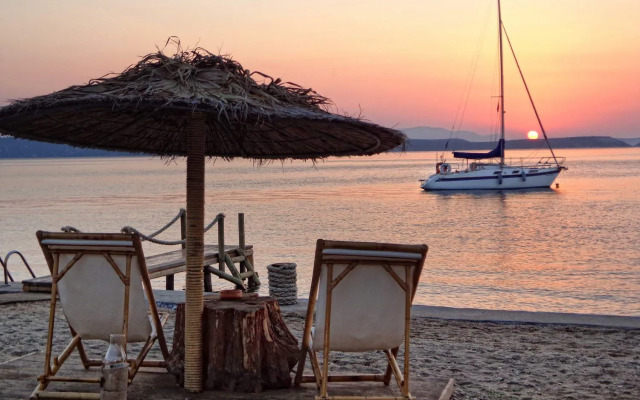 Venus Beach Bungalows Hotel