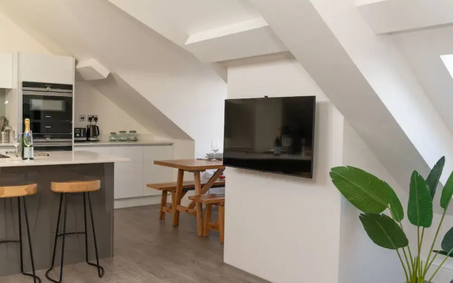 Larkrise, The Penthouse