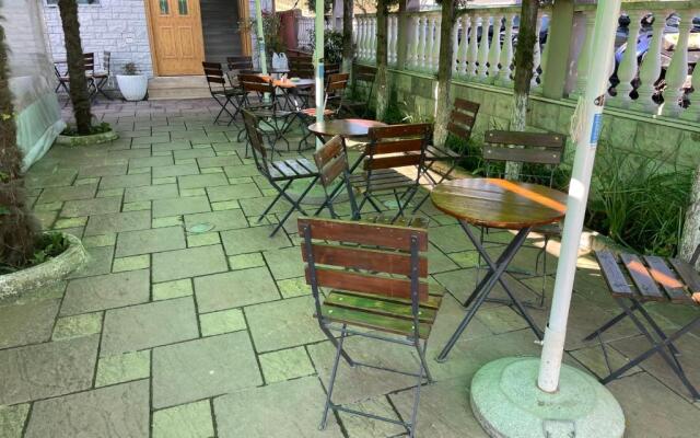 Bajovah Apartments & Restaurant