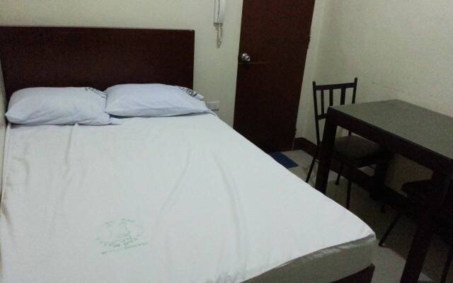 Traders Mega A Inn