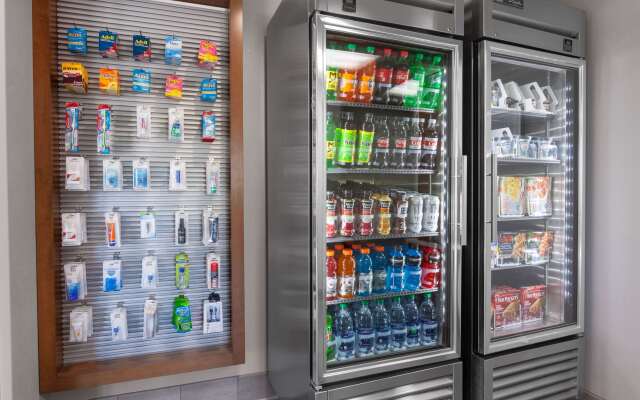 La Quinta Inn & Suites by Wyndham Ft. Myers-Sanibel Gateway