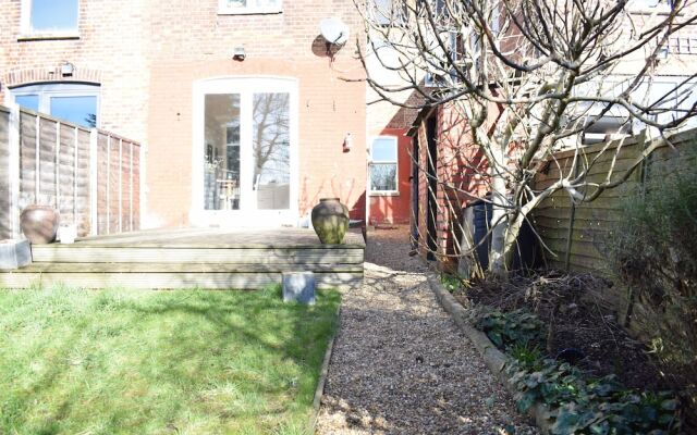 1 Bedroom Garden Flat in North West London