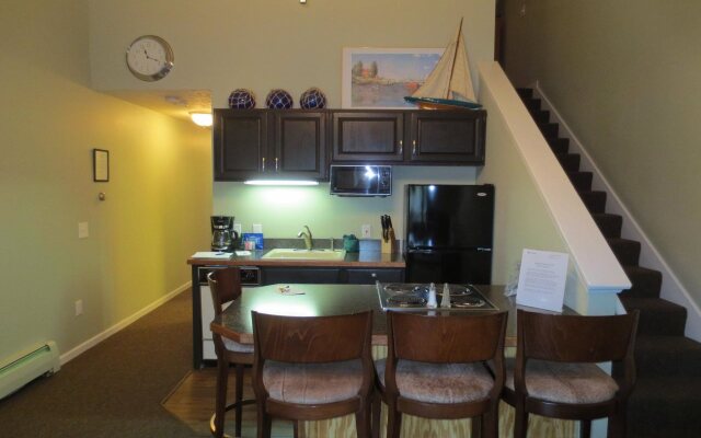 Pointes North Inn