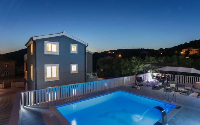 Alluring Villa in Marina With Swimming Pool