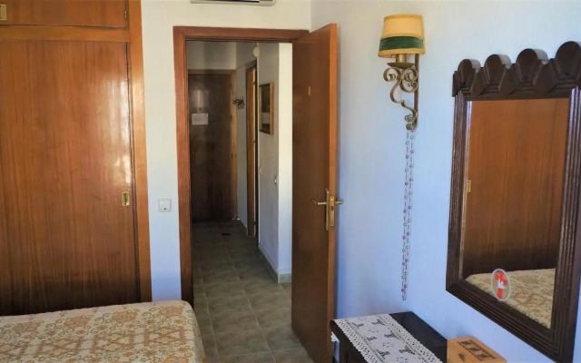First Line, to the beach, 1 bed Apt , Sleeps