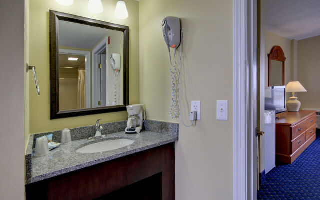 Coastal Palms Inn & Suites