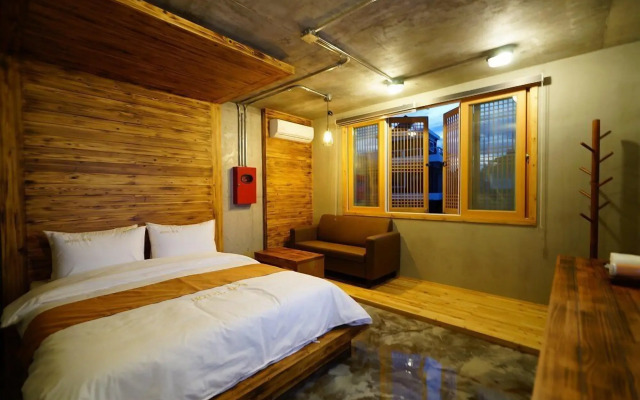 Hwangsil Tourist Hotel