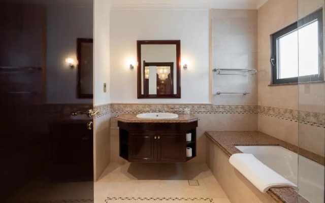Maison Privee - Villa on Beach w Private Pool The Palm Jumeirah