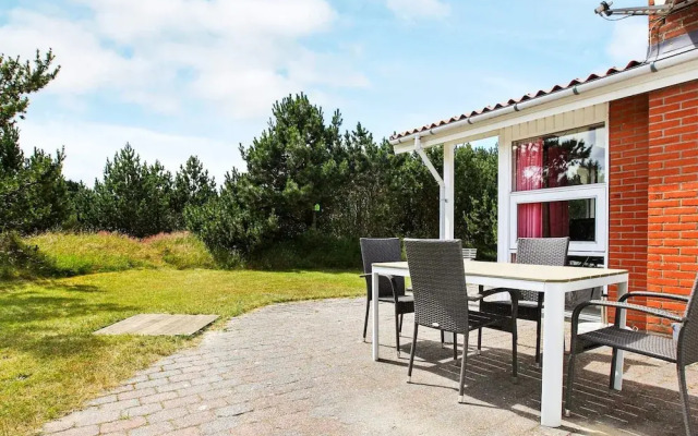 6 Person Holiday Home in Blavand