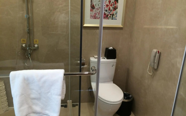 Shenzhen Baoan PLUS Gems Cube Hotel