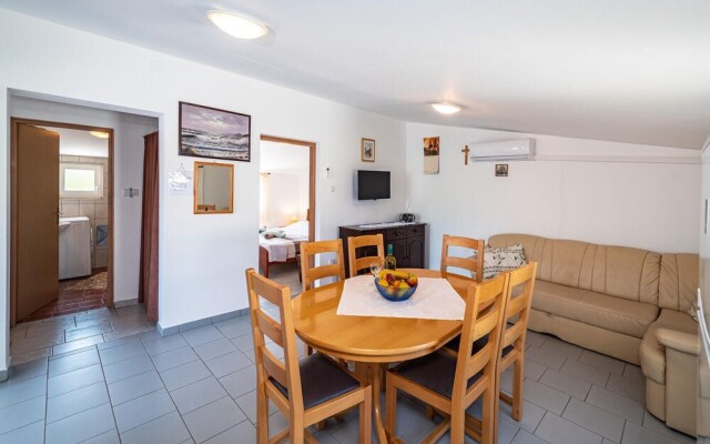 Nice Apartment in Rovanjska With 2 Bedrooms and Wifi