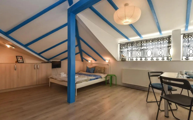 The Ivy House - A Cozy Attic near the City Center