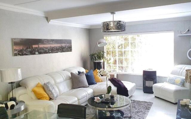 Upmarket 3 Bedroom Apartment