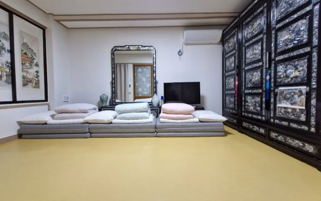 Leedo Hanok