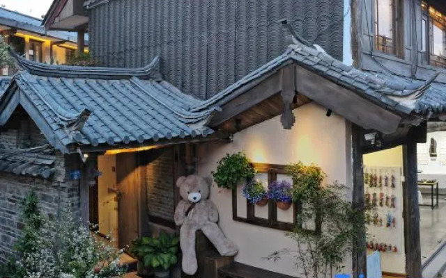 LiJiang ancient city. Yun Du Ru Chu  Song dynasty aesthetics holiday courtyard