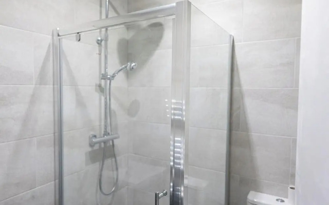 Chic City Apartment in Wallington