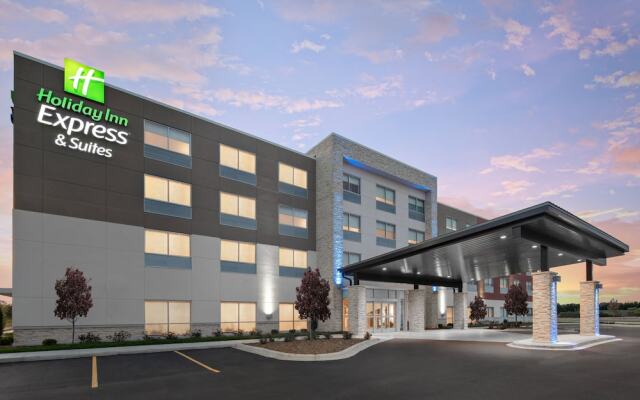 Holiday Inn Express & Suites Elkhorn - Lake Geneva Area