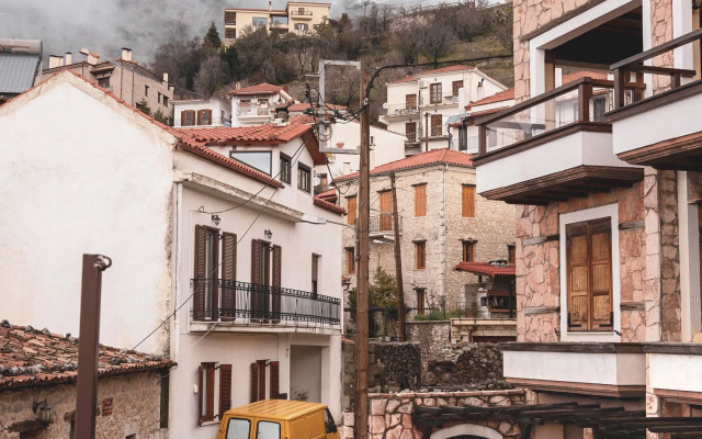 Lykovrisi Guest House I