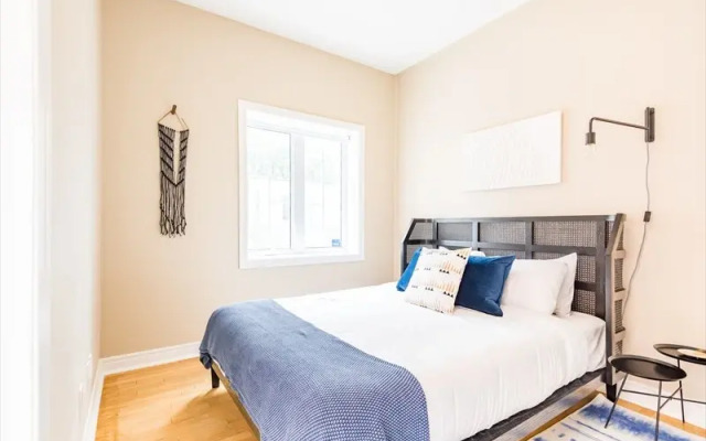 Bright 3BR in Church Yonge Corridor by Sonder