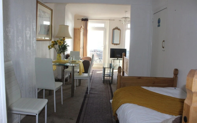 Marine Court Holiday Apartments