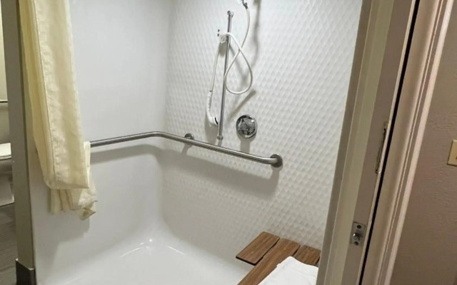 Americas Best Value Inn & Suites Jackson, TN